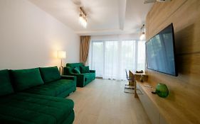 Green Luxury Apartment Lake On